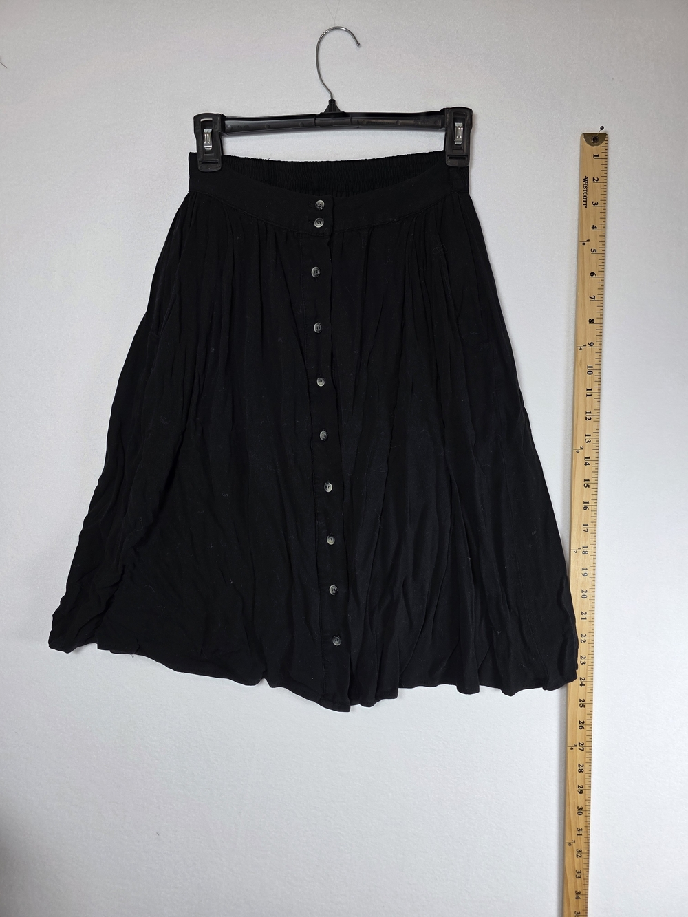 The Main Street Exchange 'SKYE' Black Button-Front Midi Skirt - Picture 2 of 6